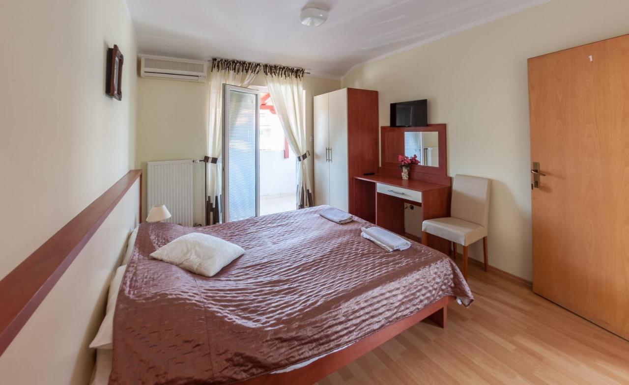 Pag Marina Rooms & Apartment Luaran gambar